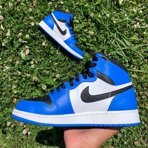 Jordan 1 mid-tops “Soar”